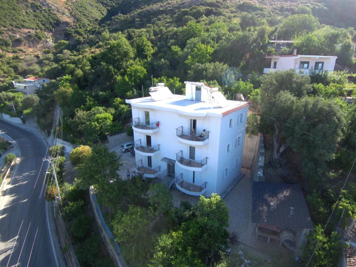 Apartments Vila Emiliano Borsh Buitenkant foto