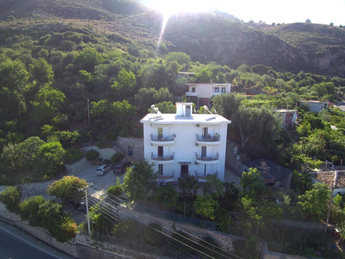 Apartments Vila Emiliano Borsh Buitenkant foto
