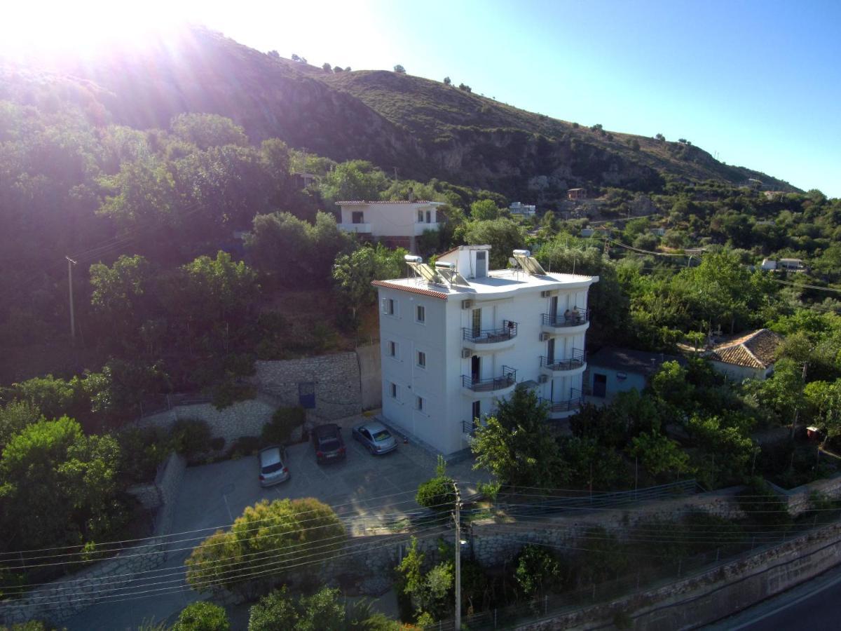 Apartments Vila Emiliano Borsh Buitenkant foto