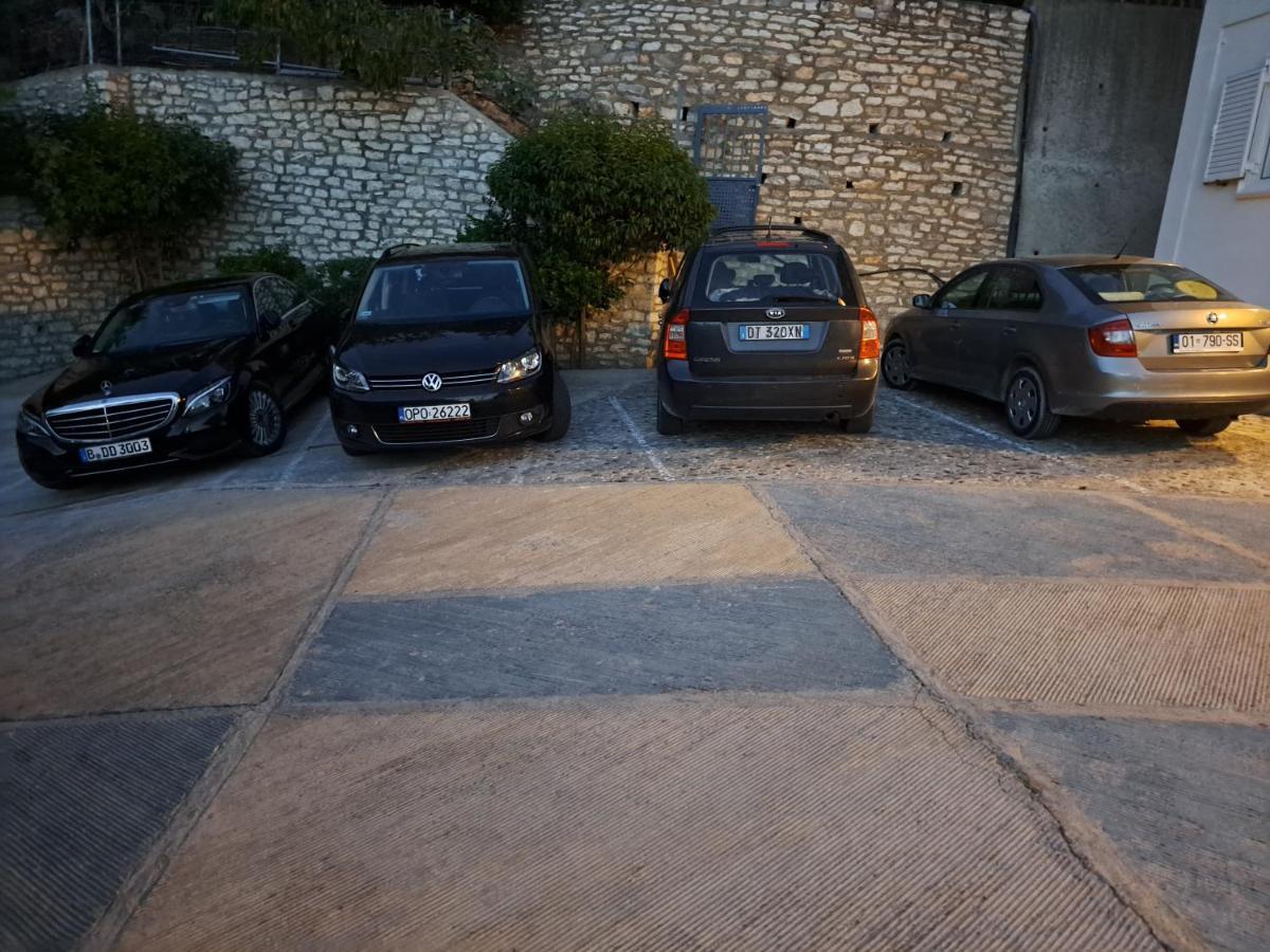Apartments Vila Emiliano Borsh Buitenkant foto